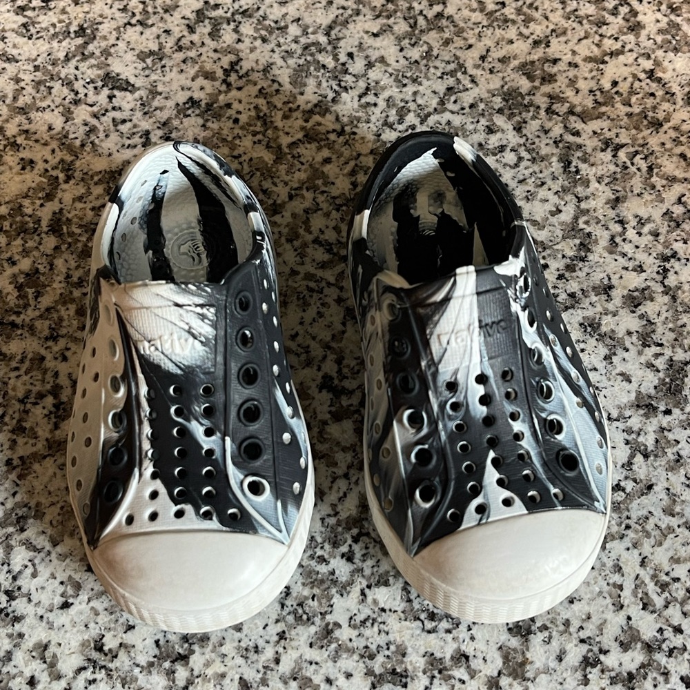 Native Toddler Shoe- Size 5